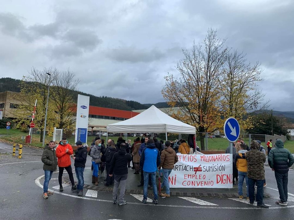 Artiach enpresako langileek 4 orduko lanuzteak egingo dituzte hitzarmena defendatzeko