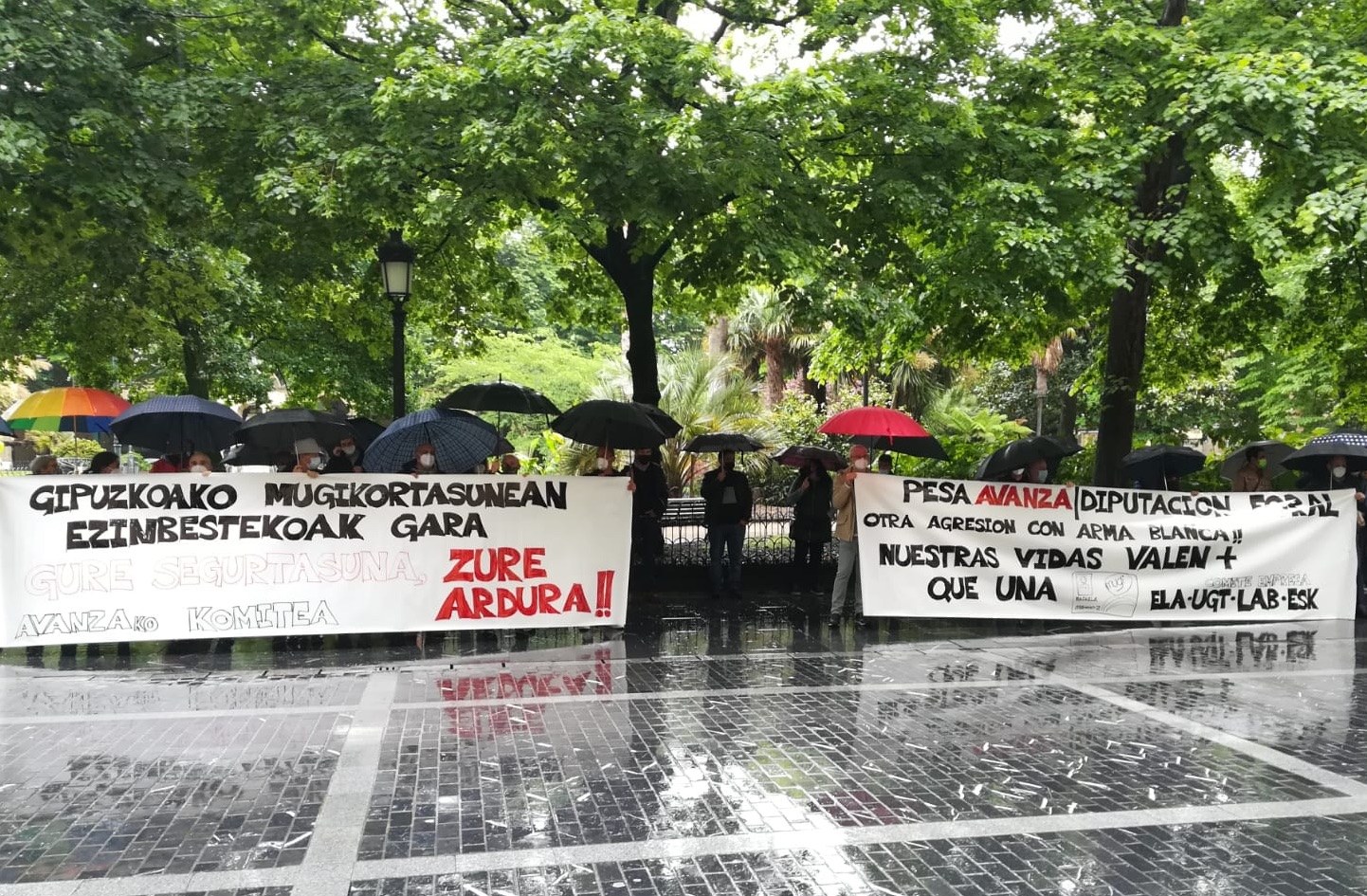 Avanza Movilidad Gipuzkoa enpresako autobus gidariek elkarretaratzea egin dute segurtasun falta salatzeko