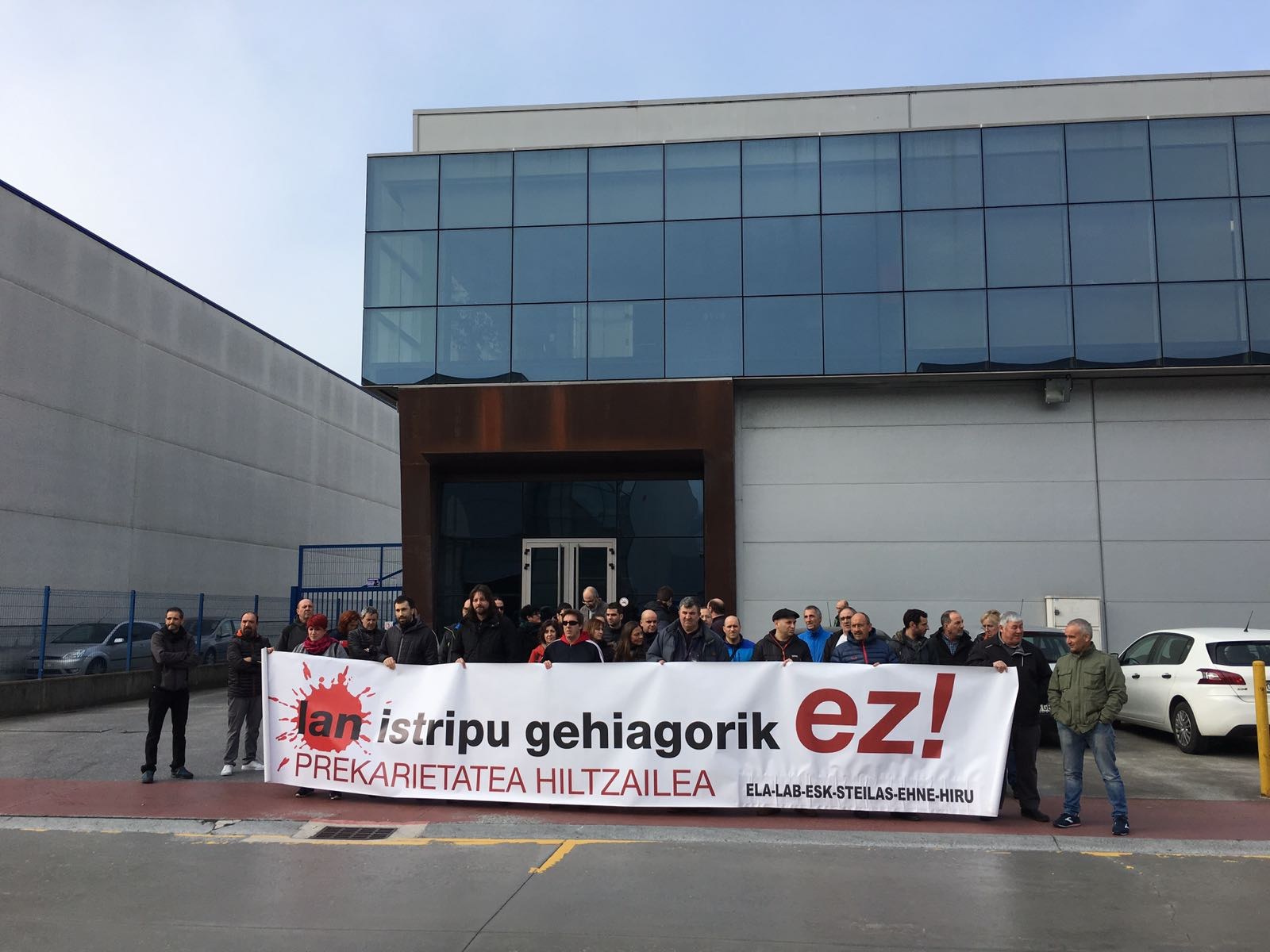 Azken lan-istripu hilgarria salatu dute sindikatuek