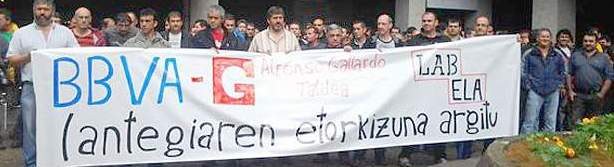 Azpeitiko Corrugados-en greba hasi dute, 60 kaleratzeen kontra