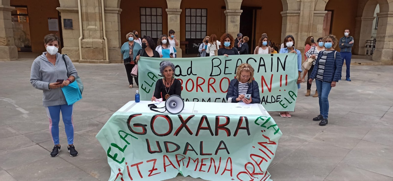 Beasaingo Etxez Etxeko Laguntza Zerbitzuko langileak borrokan hitzarmenaren alde