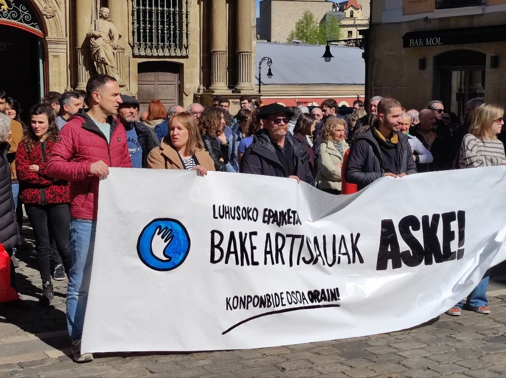 Béatrice Molle-Haran eta Txetx Etcheverryren absoluzioa eskatu dute Hego Euskal Herriko lau hiriburuetan