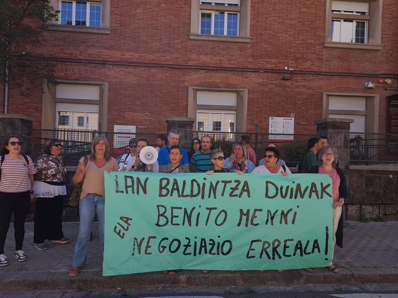 Beste lau asteko greba deialdia egin dute aurrerapausorik ez dagoelako Beste lau asteko greba deialdia egin dute aurrerapausorik ez dagoelako