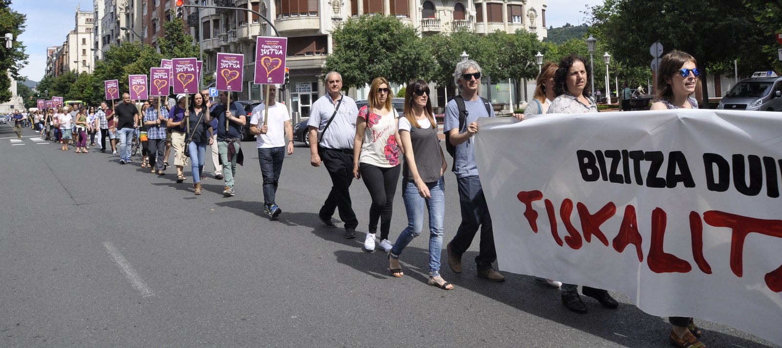 Bestelako zerga-eredu baten aldeko giza-katea Bilbon
