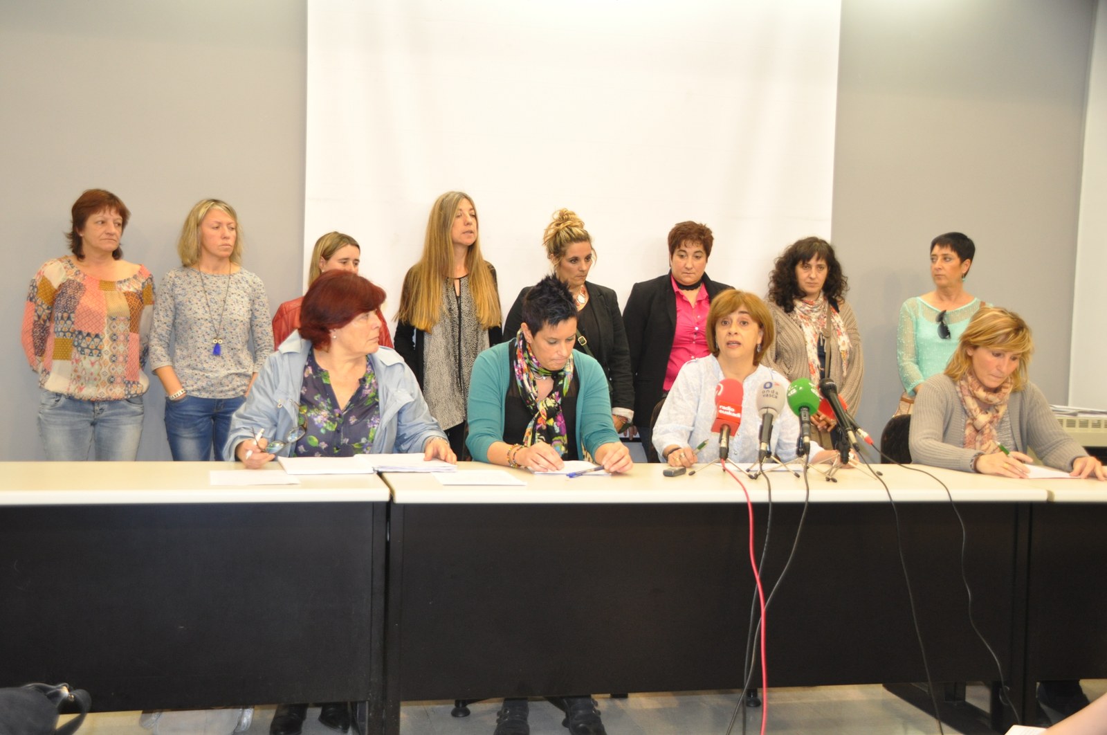 Bi egunetan greba egingo dute eskola garraioetako eta patioteako zaintzaileek