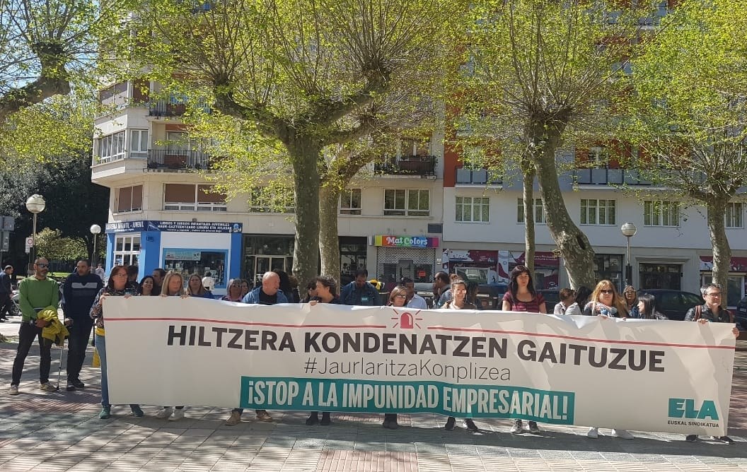 Bi garraiolariren heriotza eta sektoreko prekarietatea salatzeko egin du elkarretaratzea ELAk