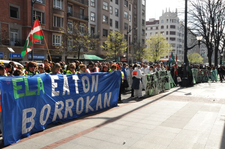Bi hilabeteko greba ondoren akordioa Derioko EATON lantegian