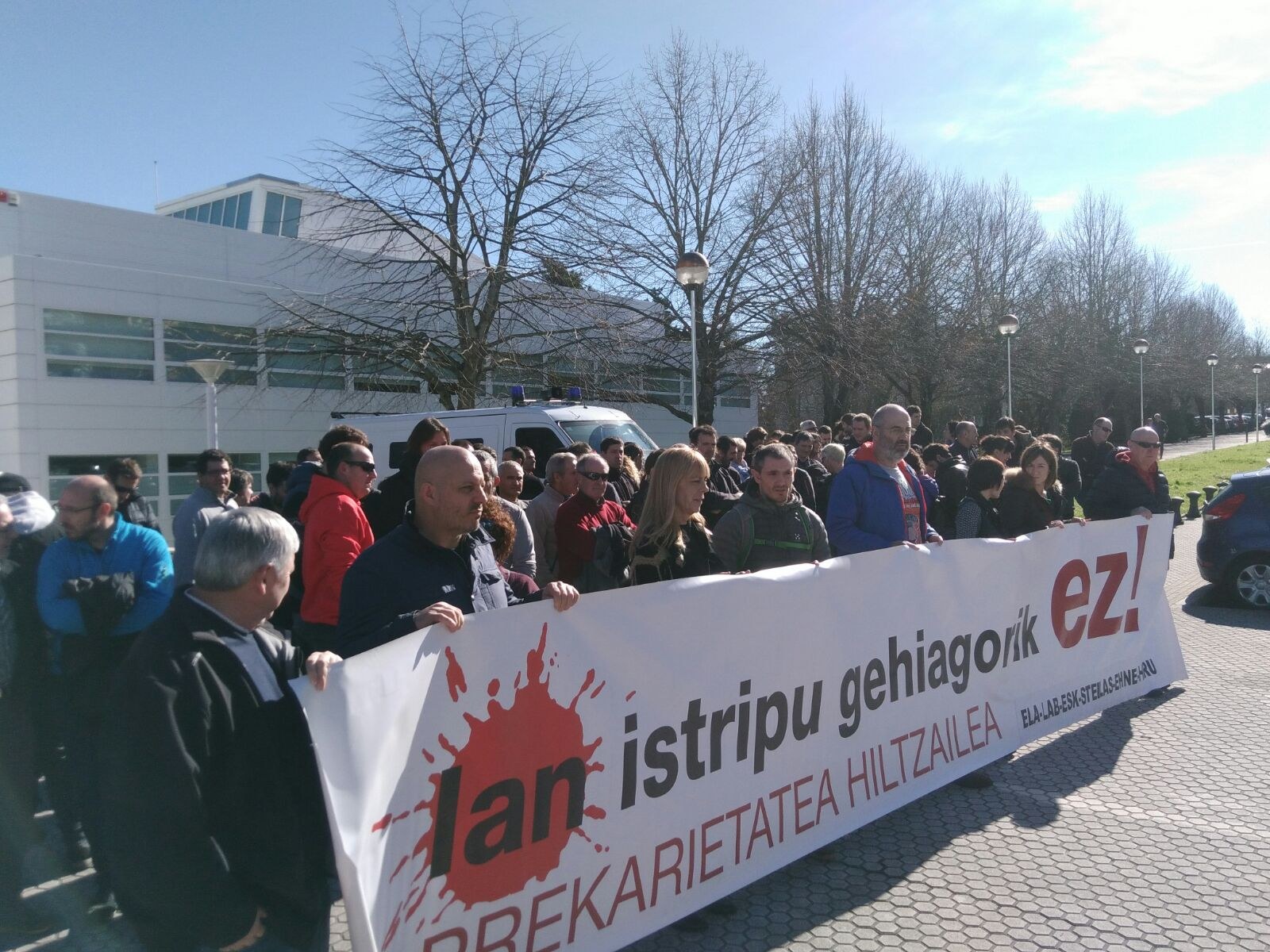 Bi langile hil dira azken egunotan