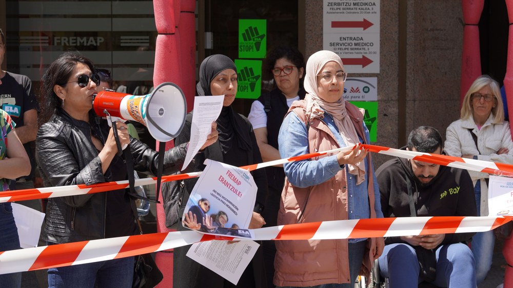 BIDEOA| ELAk salatu du Fremapek tratu iraingarria eta diskriminatzailea eman diola lan istripu larria izandako langile etorkin bati