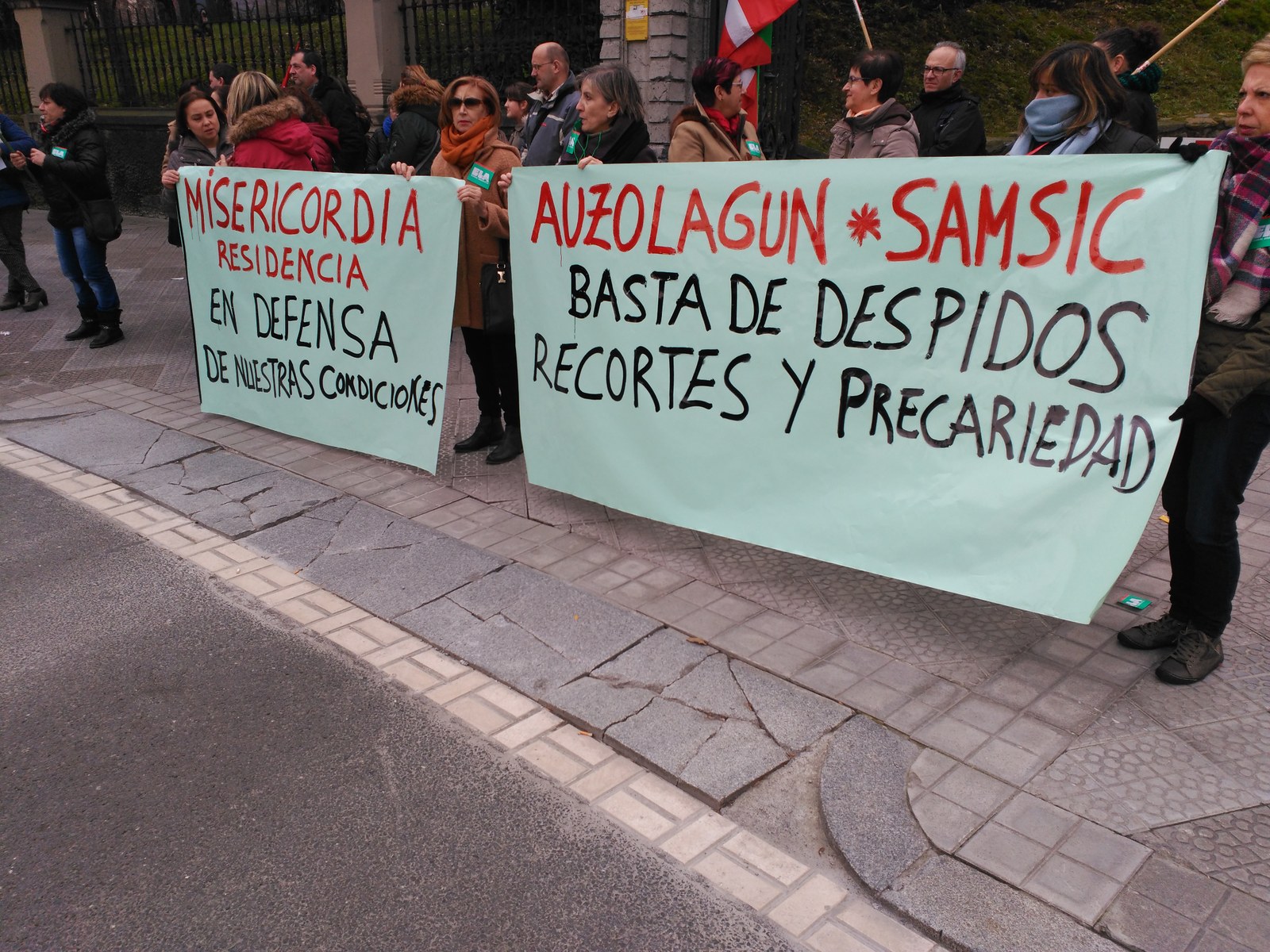 Bilboko Miserikordian azpikontratazioaz baliatzen da lan-baldintzak okertzeko