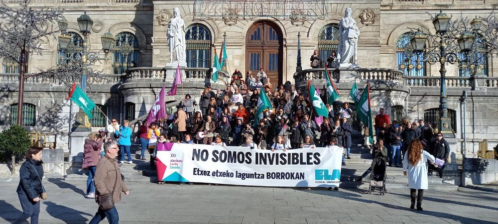 Bizkaiako etxez etxeko laguntzako langileen manifestazio jendetsua Bilboko zentrutik
