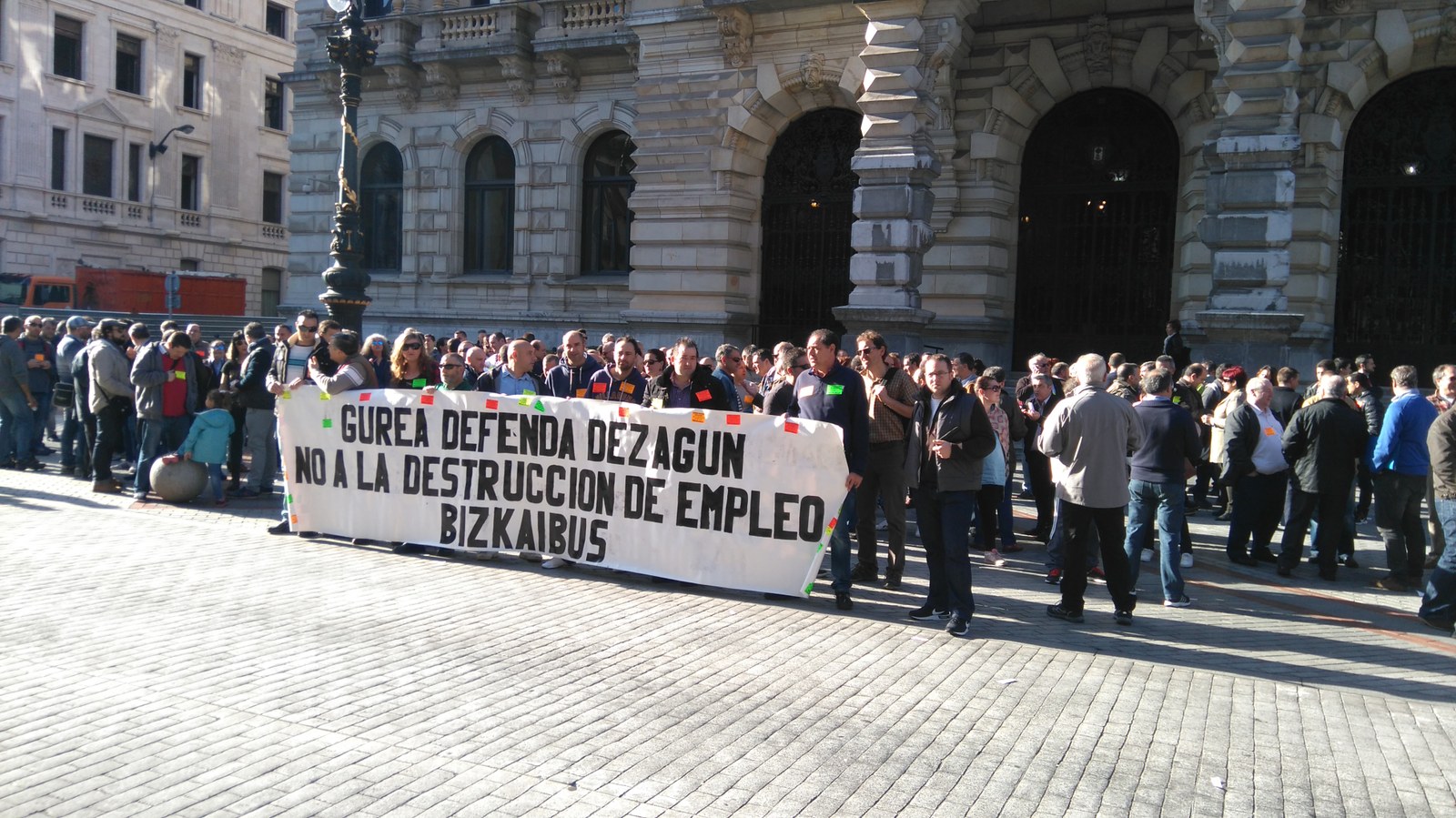 Bizkaibus-eko enpresek ez dituzte akordioak betetzen