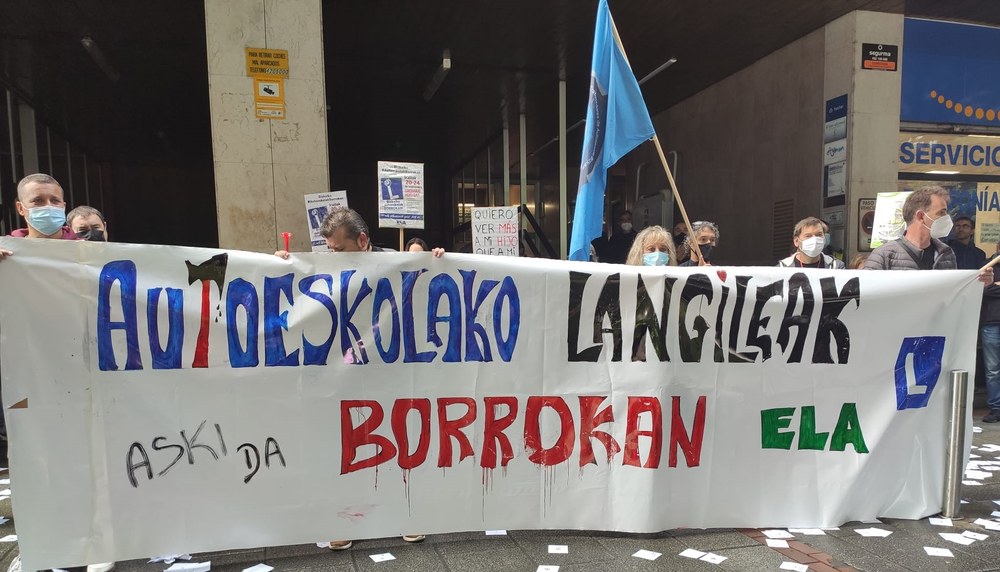 Bizkaiko autoeskoletako grebak jarraipen zabala izan du lehen egunean