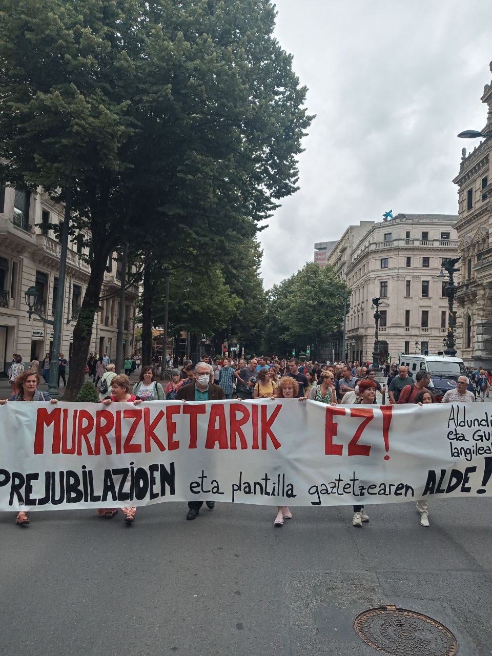 Bizkaiko Foru Aldundiak bere langileei ezarri nahi dizkien prima-murrizketen aurkako kontzentrazioa