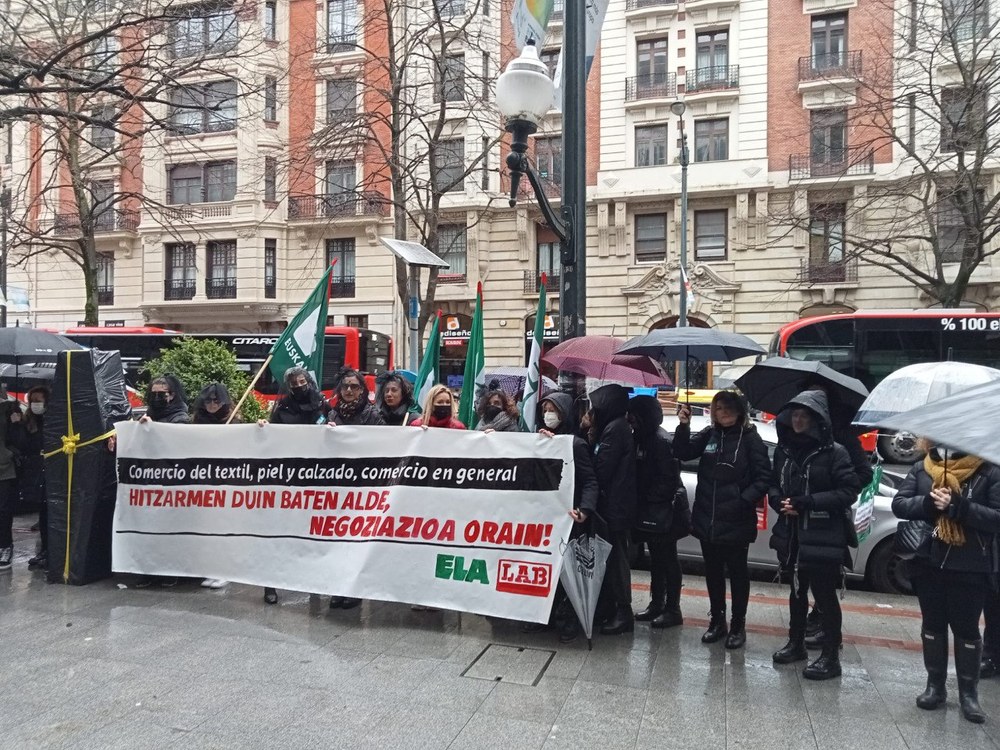 Bizkaiko Merkataritzako langileak grebara aterako dira apirilean, patronalek hitzarmenen negoziazioa blokeatzen jarraitzen badute