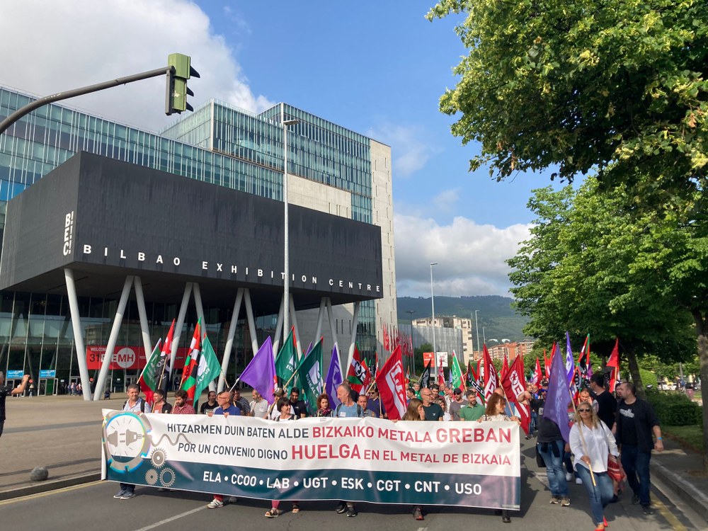 Bizkaiko Metaleko langileek protesta egin dute hitzarmenaren alde BECen, Makina-Erremintaren Biurtekoarekin harira