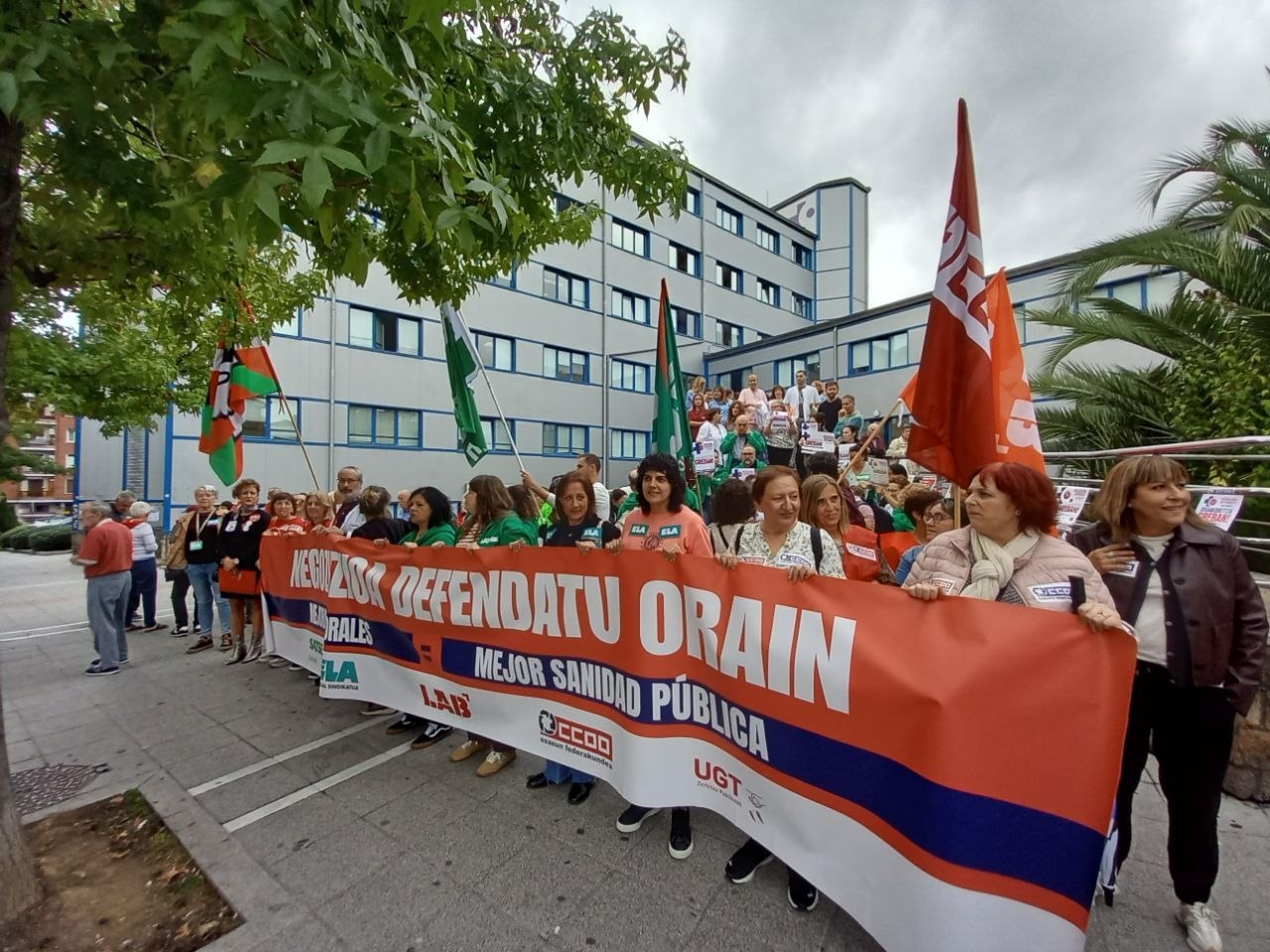 Lehen Arretaren zentro guztietan kontzentrazioak egin dira erantzunak eskatzeko