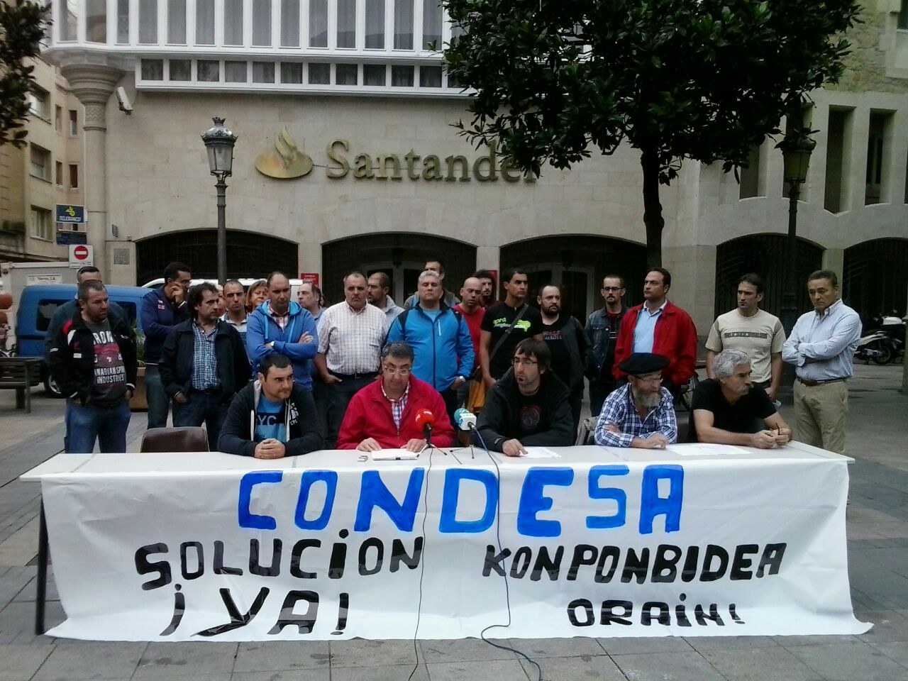 Condesa Taldeko batzordeek informazioa eta etorkizunerako plan bat eskatu dute