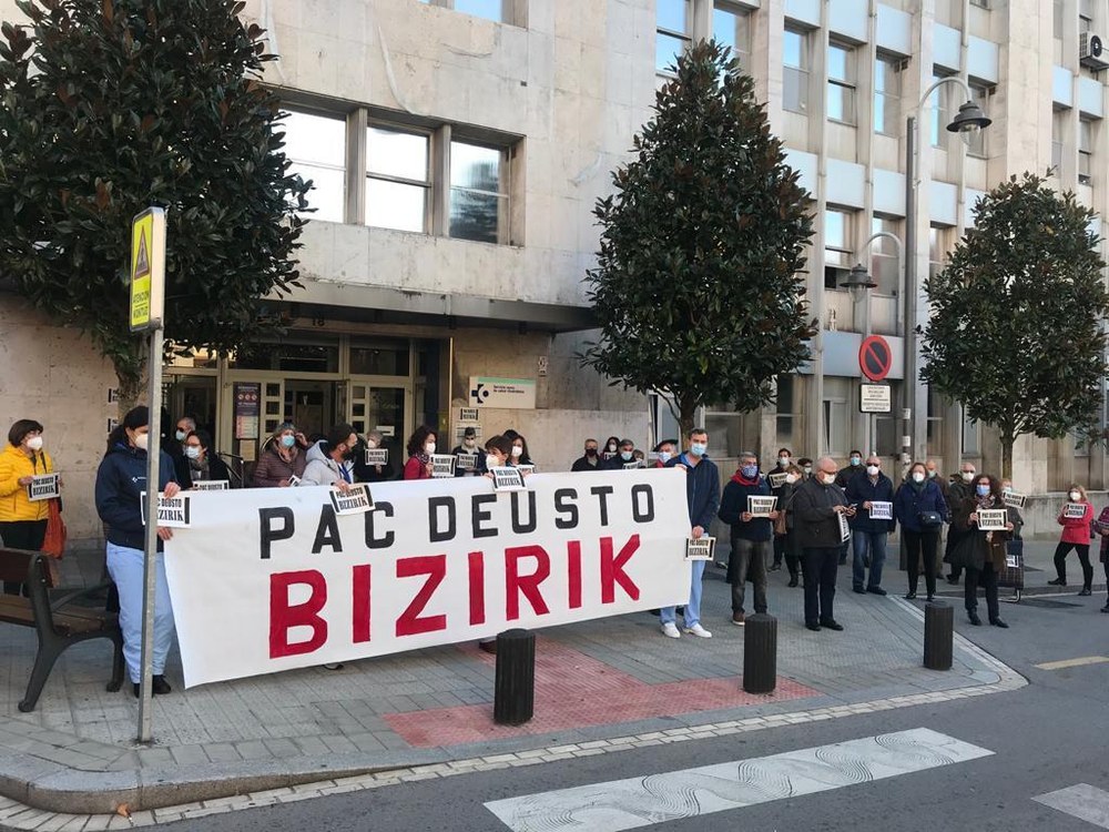 Deustuko Etengabeko Arreta-gunearen alde elkarretaratzea
