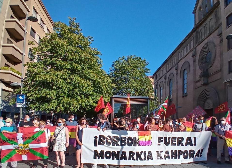 Ehunaka lagun 'Monarkia kanpora' lelopeko mobilizazioetan