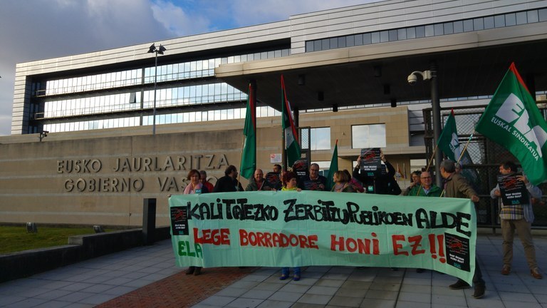 Eusko Jaurlaritzak adarra jotzen die herri-langileei  soldata-igoerarekin