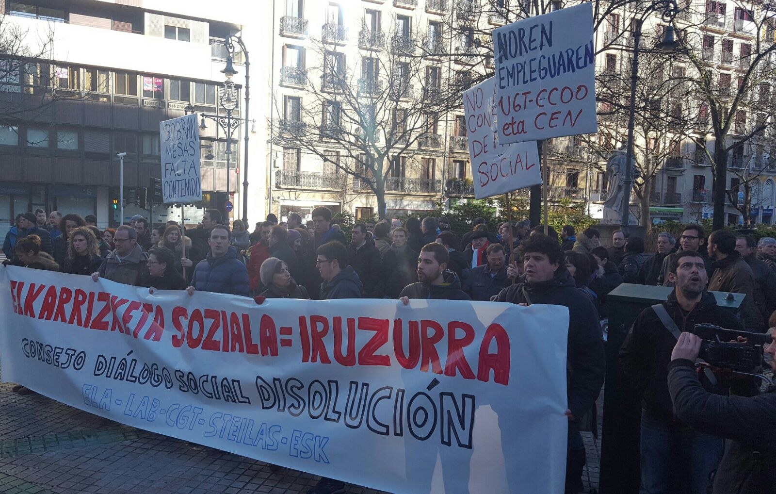 ELA eta LABek "Nafarroako elkarrizketa sozialaren iruzurra" salatu dute