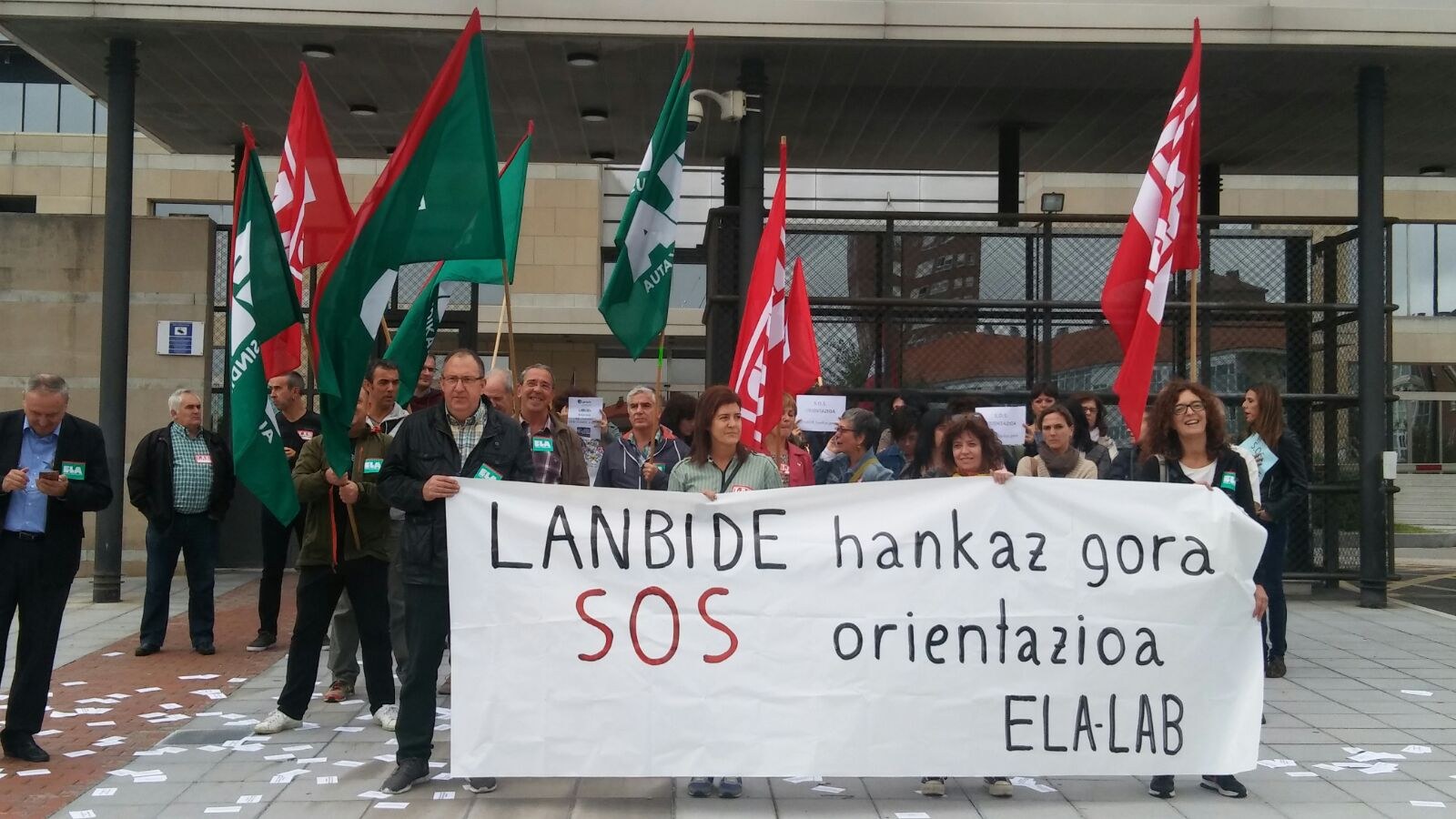 ELA eta LABek Lanbideko Orientazio Zerbitzuan deitutako 5 greba egunek jarraipen zabala izan dutela azpimarratu dute