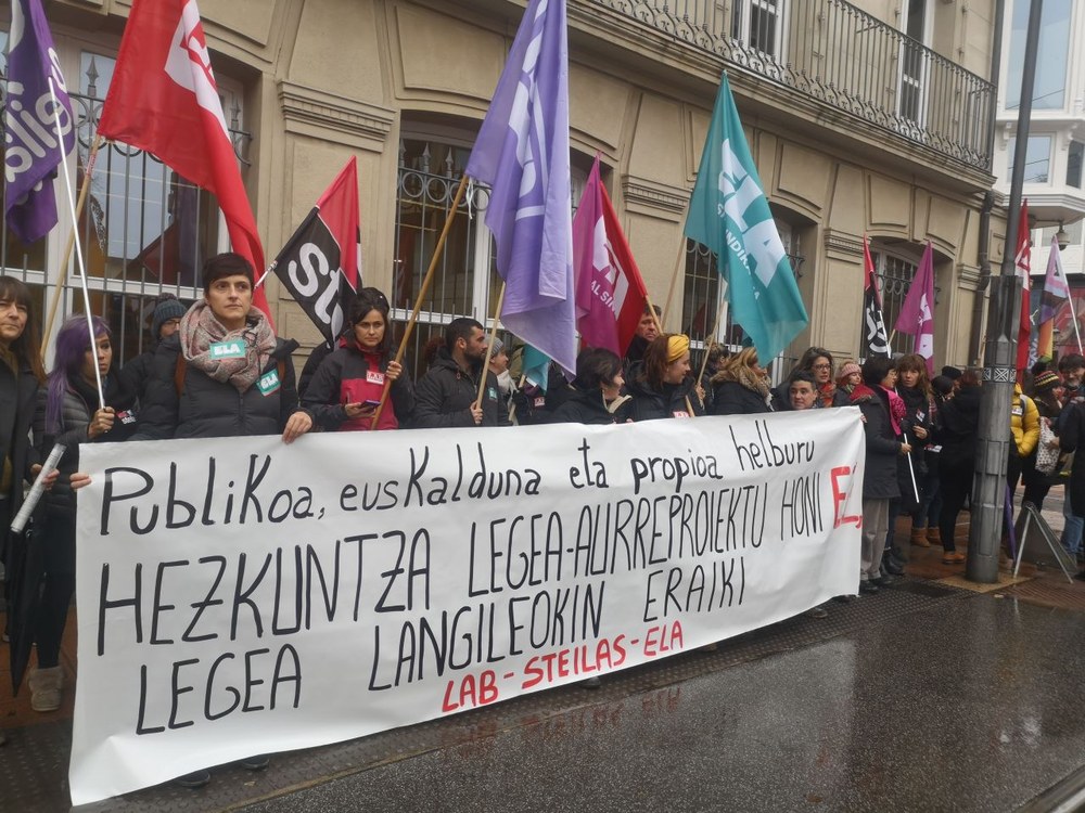 ELA, LAB eta STEILASek abenduaren 14ko greba eta mobilizazio egunean parte hartzeko deia luzatu diete hezkuntzako langileei