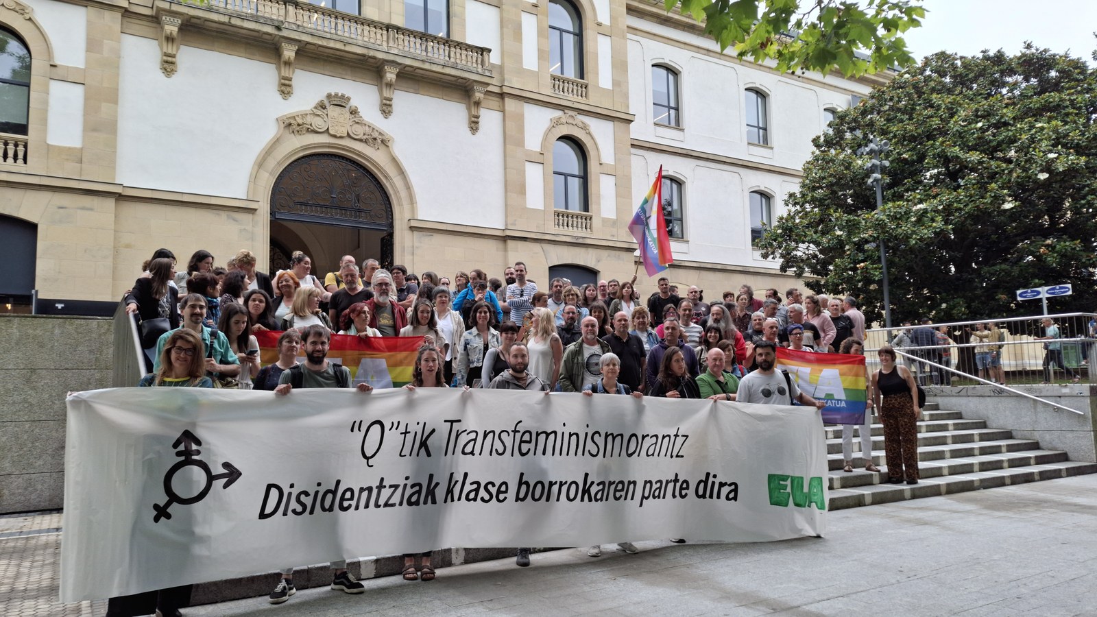 ELAk 200 militante baino gehiago batu ditu Donostiako Tabakaleran  Nazioarteko Sexu Askapenerako Eguna dela eta