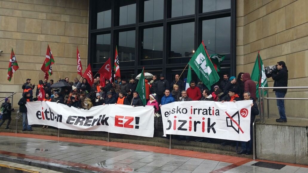 ELAk arbuiatu egin du EITBko Administrazio Kontseiluak Eusko Irratirako erregulazio espedienteari eutsi izana