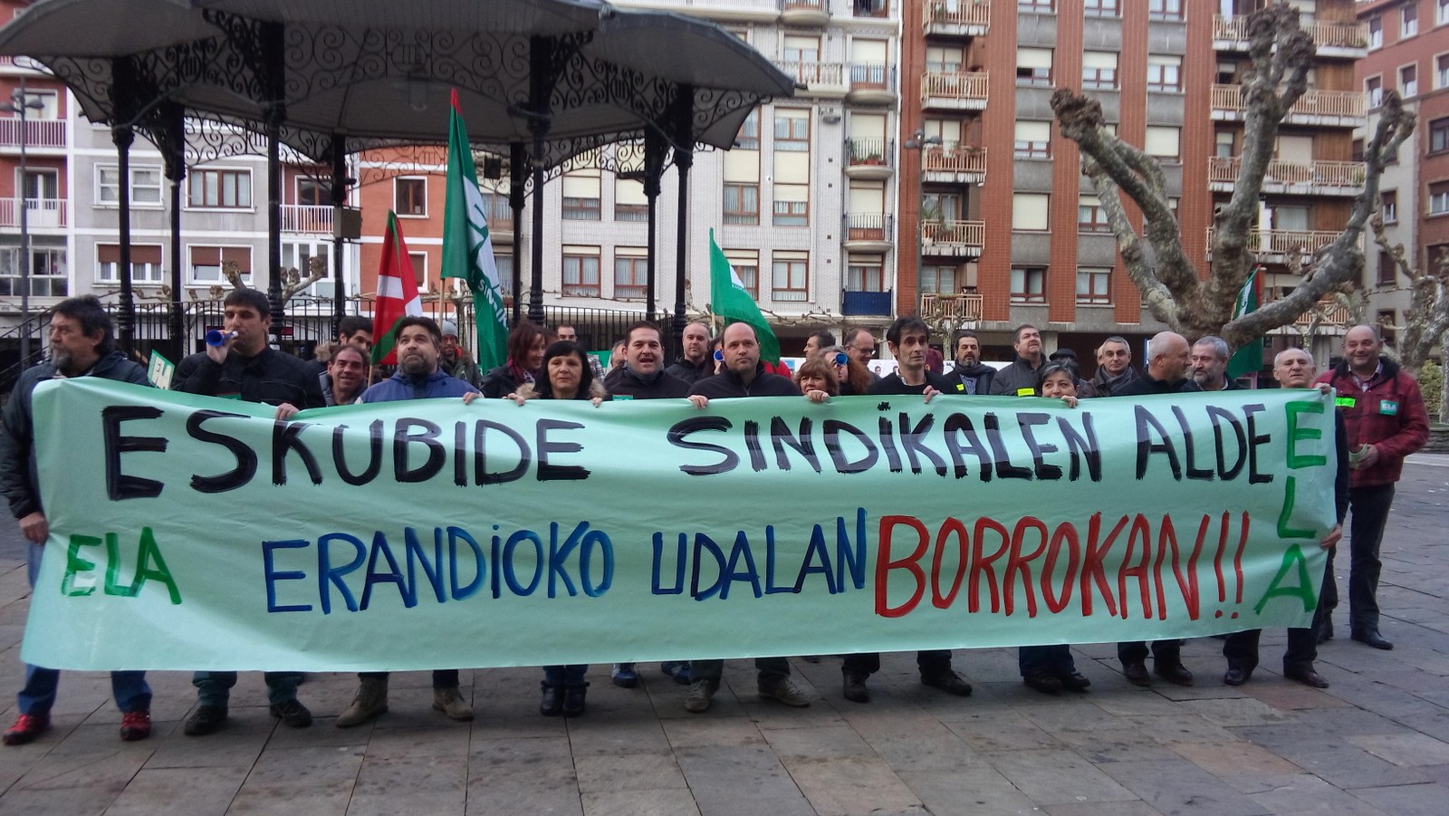 ELAk askatasun sindikalaren eta defentsa kolektiboaren eskubide urraketa salatu du Erandioko udaletxean ELAk askatasun sindikalaren eta defentsa kolektiboaren eskubide urraketa salatu du Erandioko udaletxean