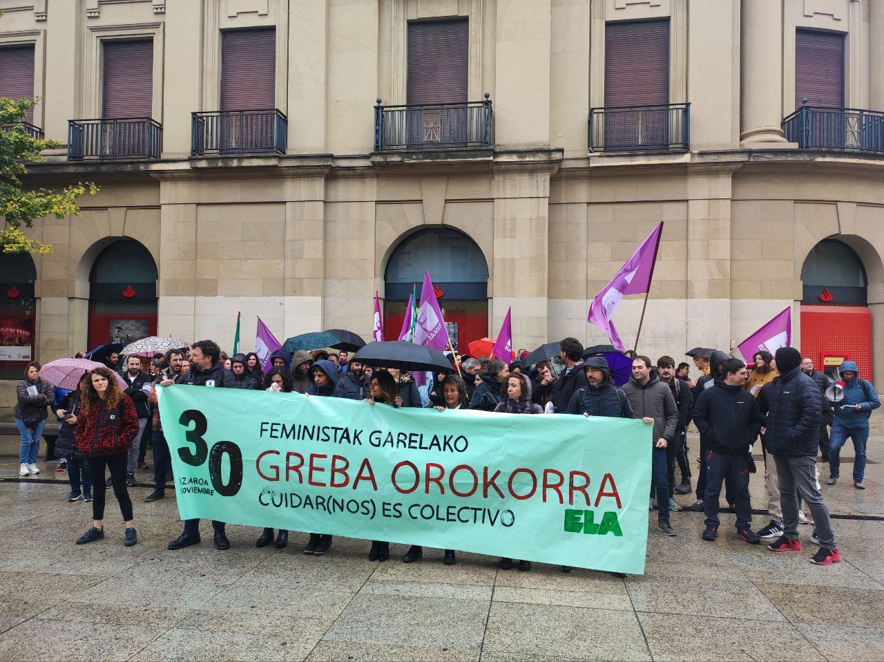 ELAk bere militantzia bildu du Iruñean Greba Orokor Feministari begira ELAk bere militantzia bildu du Iruñean Greba Orokor Feministari begira