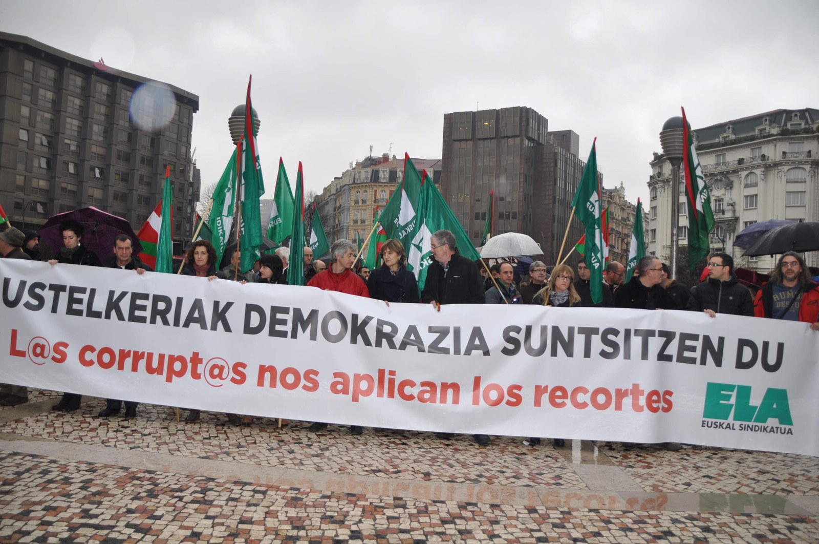 Muñoz: "Ustelkeriak ekonomia eta politikaren arteko lotura agerian uzten du"