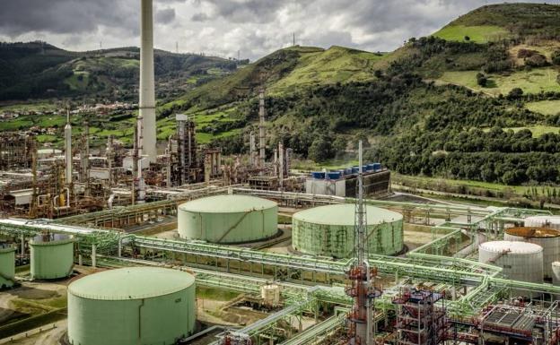 ELAK deituta, greba hasi dute Petronorreko langileek negoziazioan enpresak aurrerapausoak eman ditzan