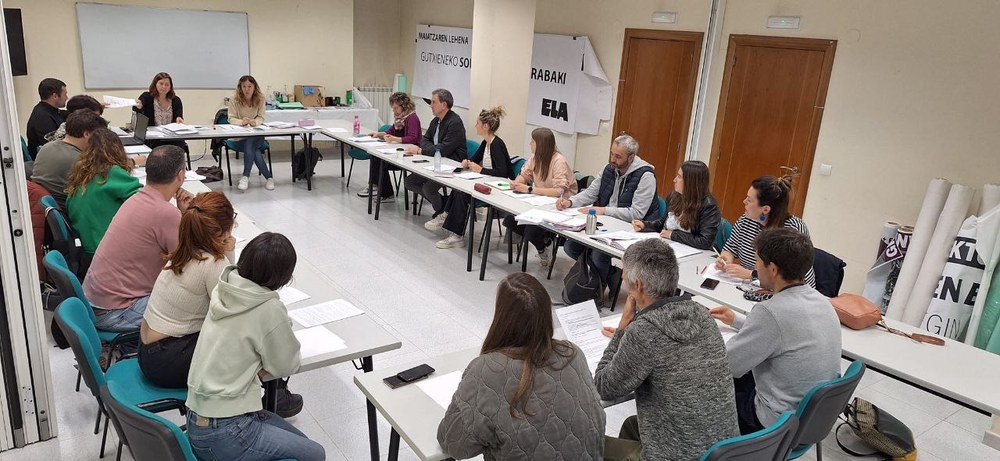 ELAk egiaztatu du irakasle asko ez daudela pozik sinatutako hitzarmenarekin