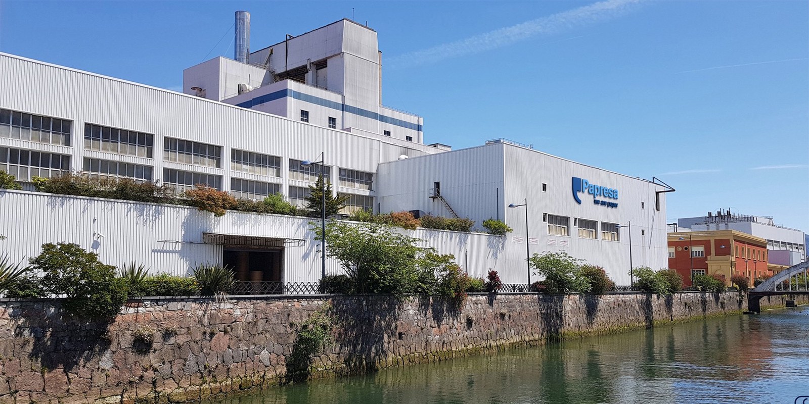 ELAk enplegua bermatuko duen industria plan bat eskatu die zuzendaritzari eta Eusko Jaurlaritzari