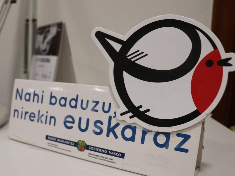 ELAk eskatutakoa bete eta aldi bereko itzulpen zerbitzu ofiziala jarri da Bizkaiko Gasolindegietan