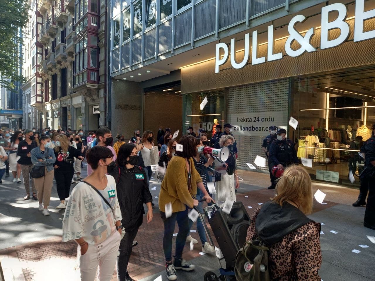 ELAK eta LABEk historikotzat jotzen dute EAEko Merkataritzan gaurko greba eguna