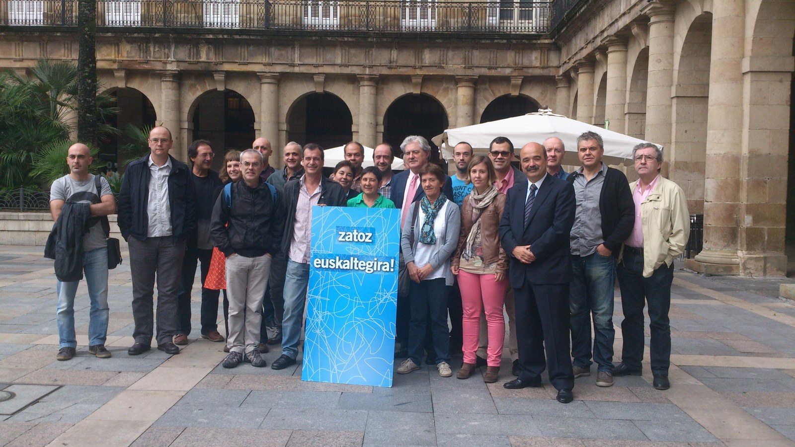 ELAk euskararekin bat egitera deitu du