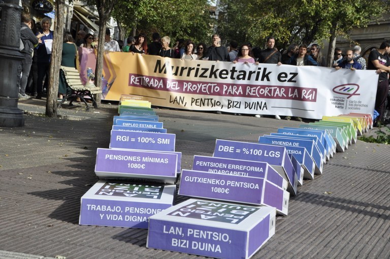 ELAk Eusko Legebiltzarrean errefusatu du DBSari buruzko lege-proiektua, aplikatzen ari diren 300 euroko murrizketa finkatuko lukeelako