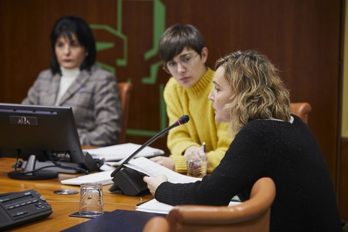 ELAk Eusko Legebiltzarrean salatu du irakaskuntza publikoaren kalitatearen gainbehera, murrizketen ondorioz