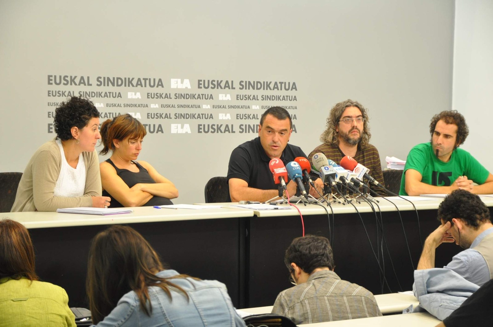 ELAk langileak hobeto antolatzeko ahalegina egingo du, erreforma enpresetara irits dadin eragozteko