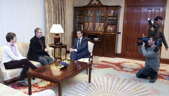 ELAk normalizazio politikoaren alde mugitzeko eskatu die Espainia eta Frantziari