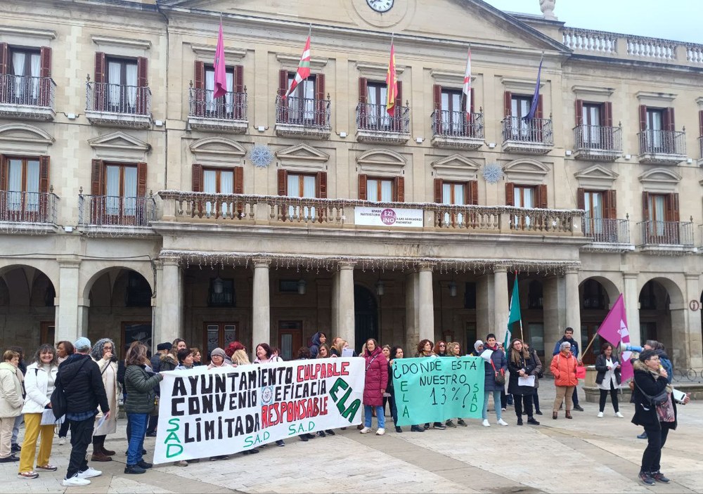 ELAk protesta egin du langileek erosteko ahalmena galdu dutela salatzeko