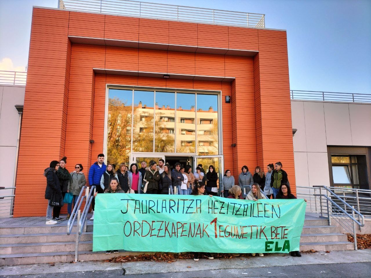 ELAk salatu du hainbat zentrotan ez direla ordezkapenak egiten