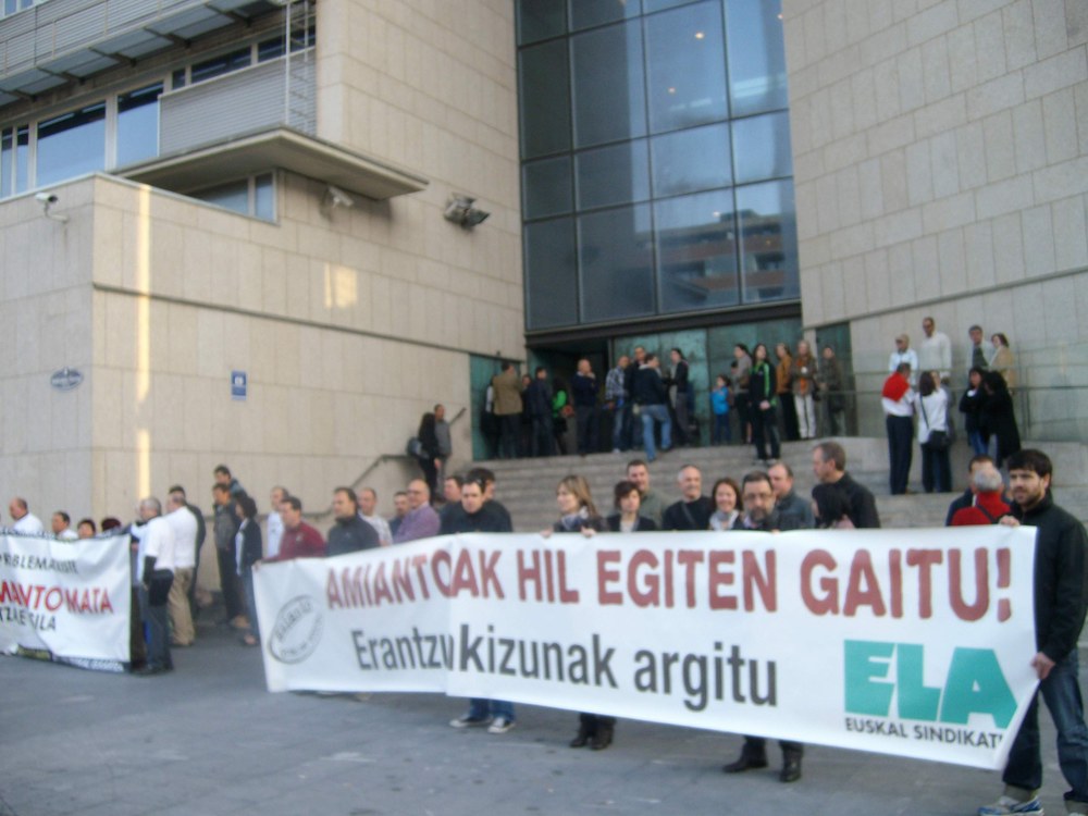 ELAk salatu egin du amiantoaren erabilpenaren aurkako neurrien gabezia