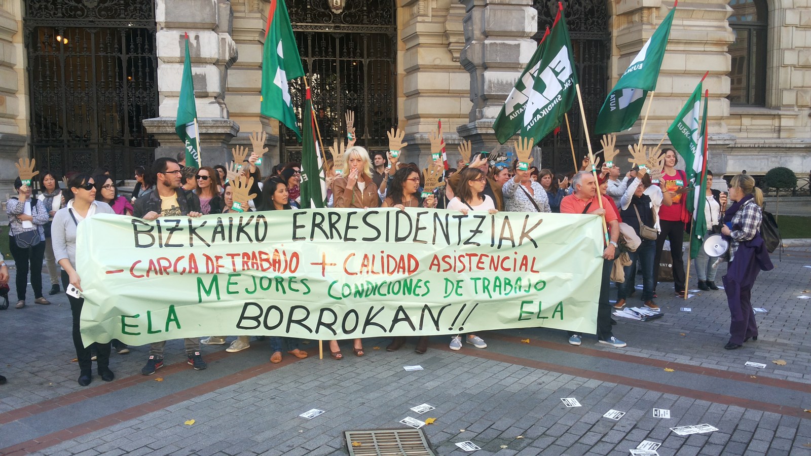 ELAk salatzen ditu lan-kargak handitzea eta arreta-kalitatea hondatzea Bizkaiko egoitzetako sektorean