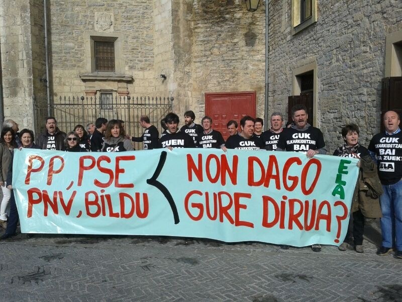 Elkarkidetzak diru ekarpenak berreskura ditzala eskatu du ELAk
