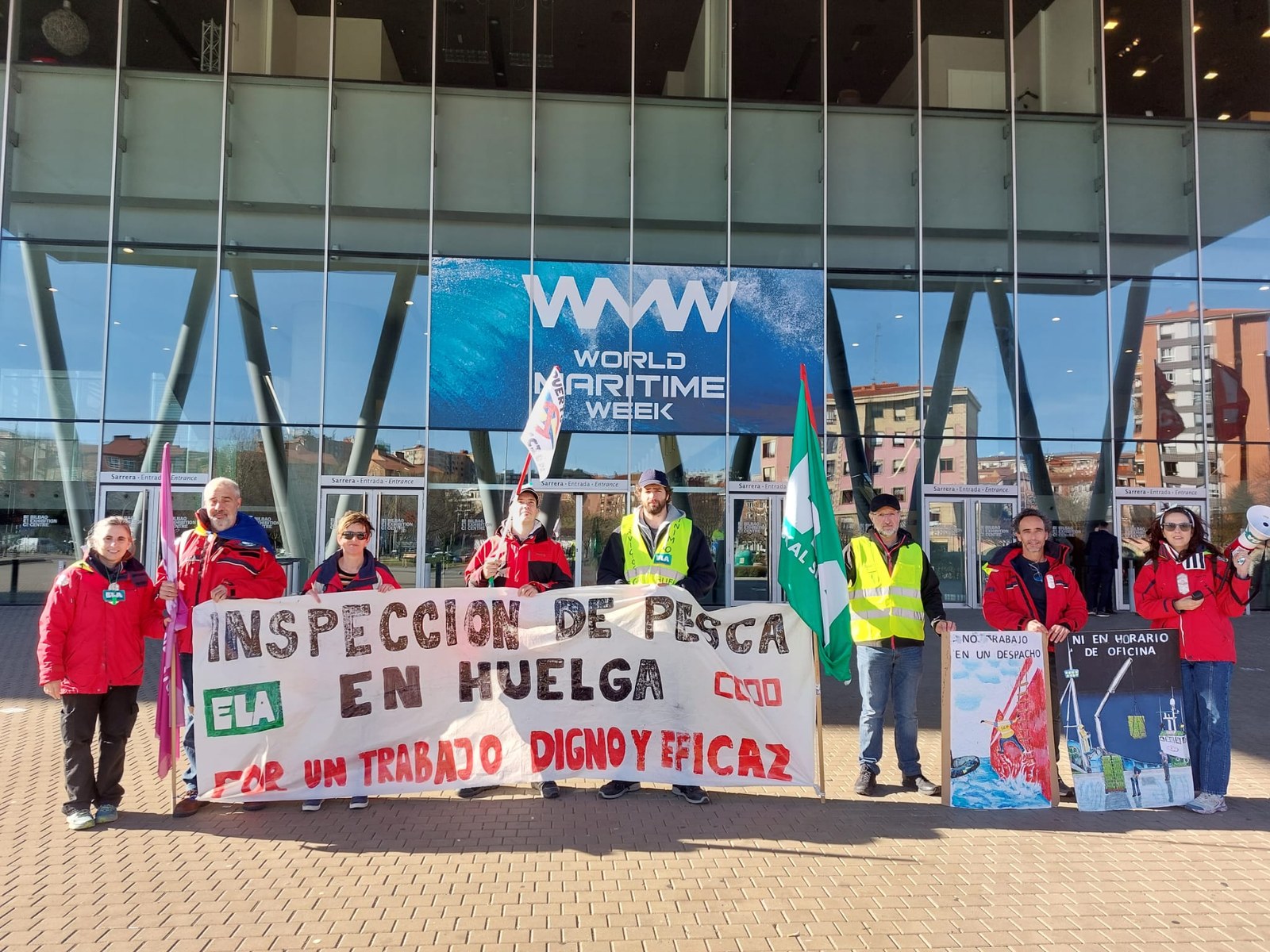Elkarretaratzea egin dute BECen aurrean, World Maritime Week dela eta