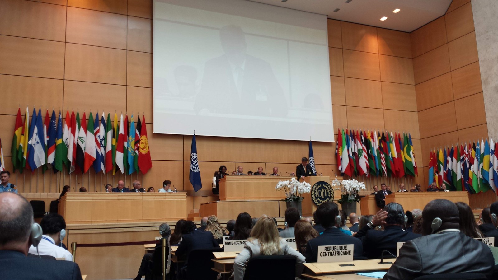 Enpresarien erasoa OIT/LANE-ren aurka